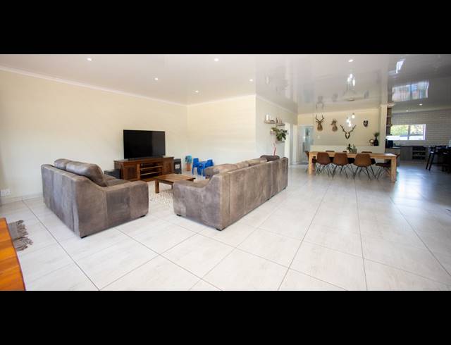 5 BEDROOM HOUSE FOR SALE IN NAHOON VALLEY